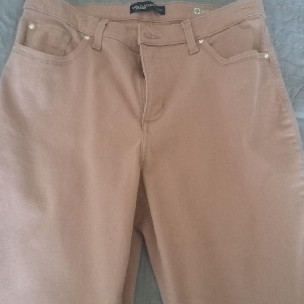 "Classic fit jeans" "Straight leg jeans" "Rose"